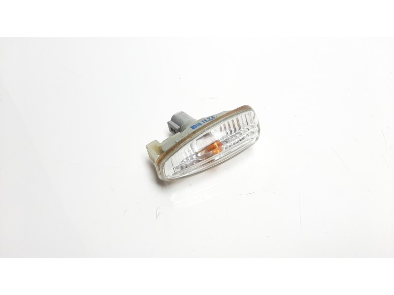 Recambio de piloto lateral derecho para kia rio (yb) 1.2 cat referencia OEM IAM 923031W  