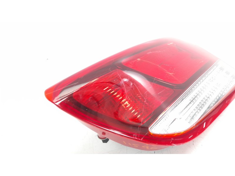 Recambio de piloto trasero derecho interior para kia rio (yb) 1.2 cat referencia OEM IAM 92404H8010  