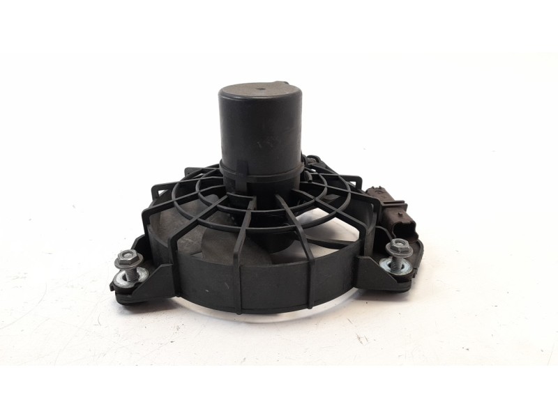 Recambio de electroventilador para renault twingo iii 1.0 sce referencia OEM IAM 8240708  