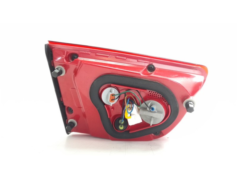 Recambio de piloto trasero derecho interior para kia rio (yb) 1.2 cat referencia OEM IAM 92404H8010  