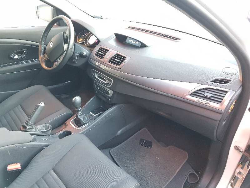 renault megane iii berlina 5 p del año 2015