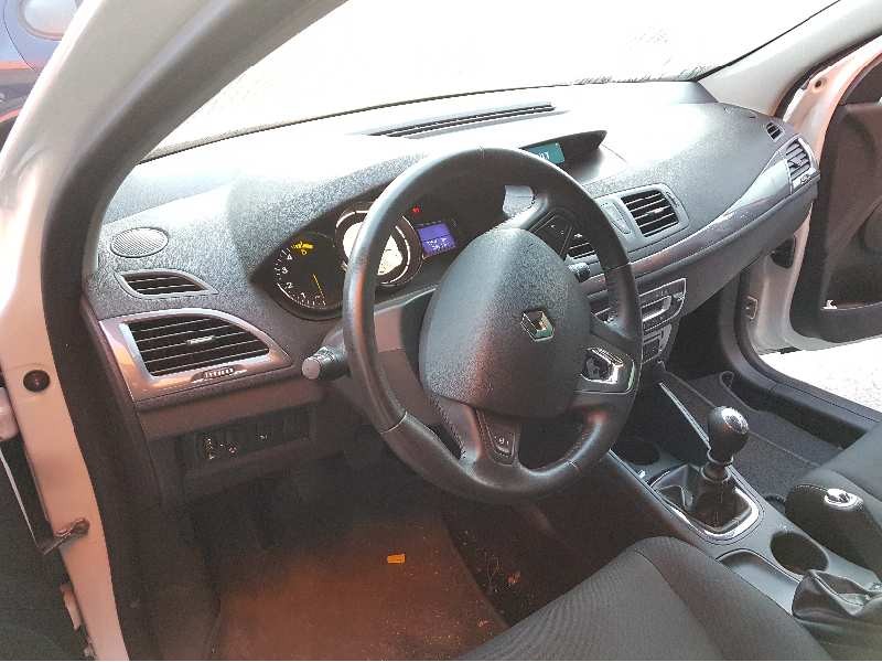 renault megane iii berlina 5 p del año 2015