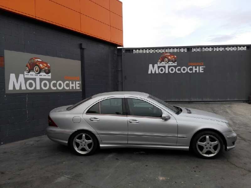 mercedes-benz clase c (w203) berlina del año 2002