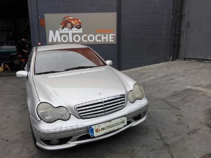 mercedes-benz clase c (w203) berlina del año 2002