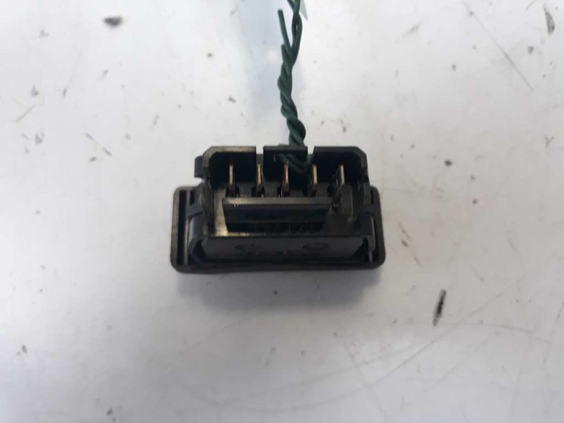 Recambio de mando elevalunas delantero izquierdo para peugeot 605 2.0 cat referencia OEM IAM 22630  