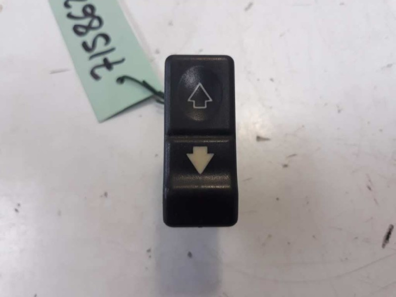 Recambio de mando elevalunas delantero izquierdo para peugeot 605 2.0 cat referencia OEM IAM 22630  