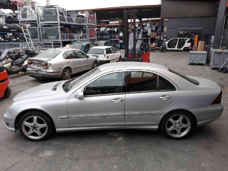 mercedes-benz clase c (w203) berlina del año 2002