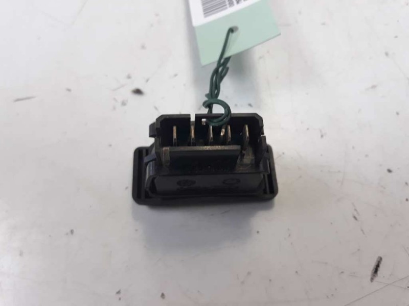 Recambio de mando elevalunas delantero izquierdo para peugeot 605 2.0 cat referencia OEM IAM 22630  
