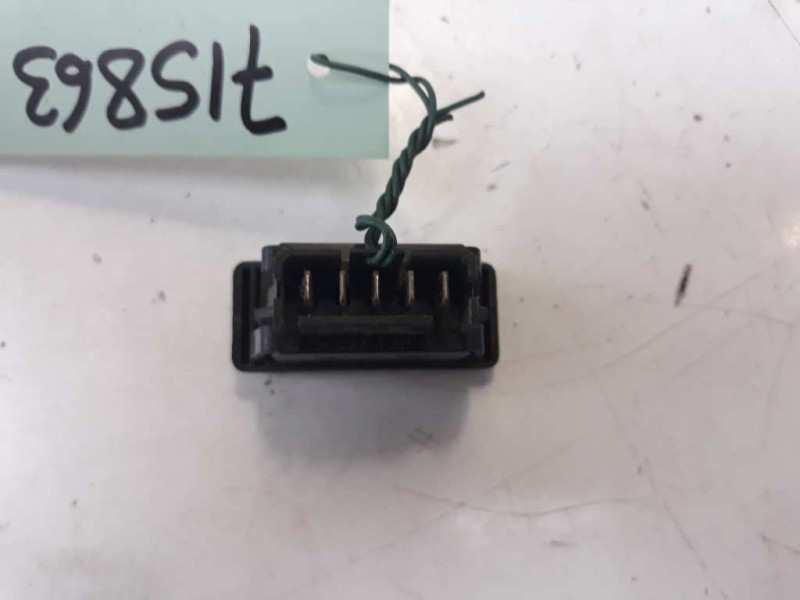 Recambio de mando elevalunas delantero izquierdo para peugeot 605 2.0 cat referencia OEM IAM 22630  
