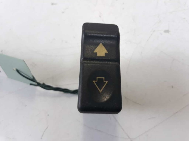 Recambio de mando elevalunas delantero izquierdo para peugeot 605 2.0 cat referencia OEM IAM 22630  