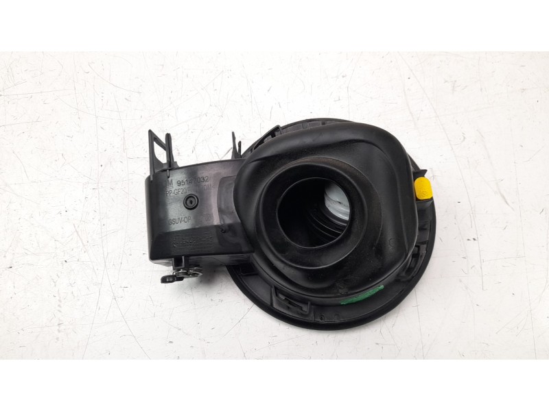 Recambio de tapa exterior combustible para opel mokka 1.6 cdti dpf referencia OEM IAM 95422810  