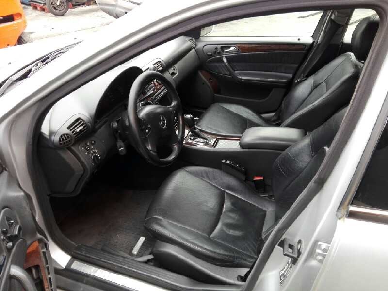 mercedes-benz clase c (w203) berlina del año 2002