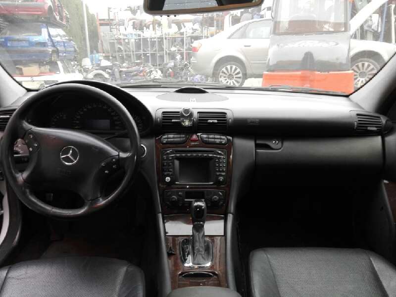 mercedes-benz clase c (w203) berlina del año 2002