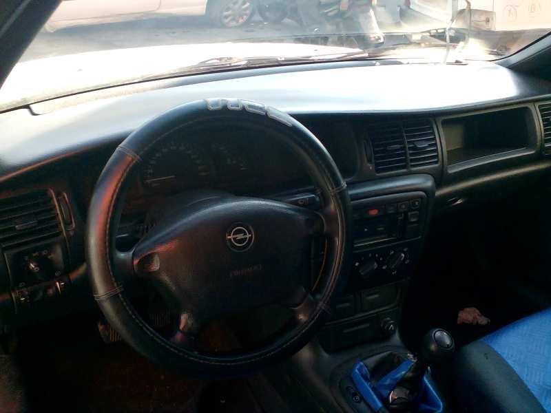opel vectra b berlina del año 1998