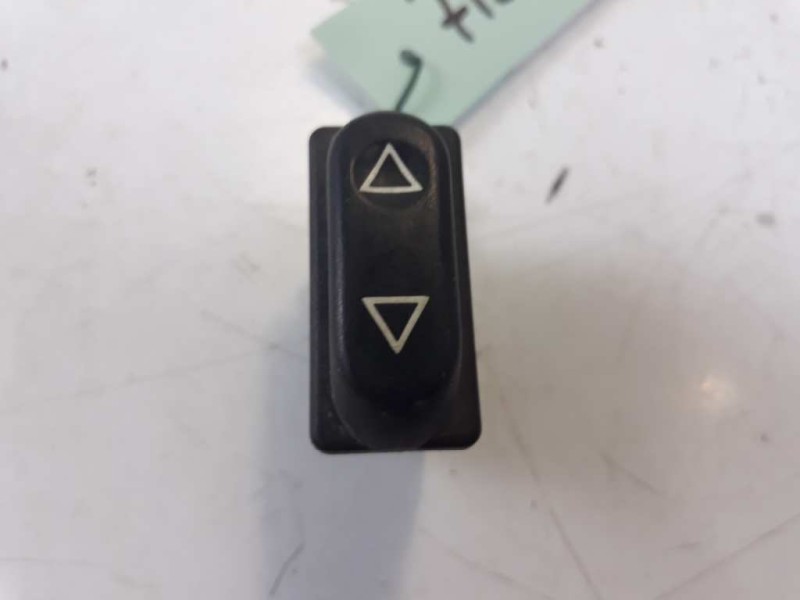 Recambio de mando elevalunas delantero izquierdo para citroen saxo 1.1 referencia OEM IAM   