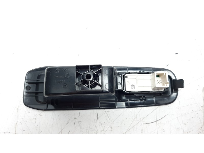 Recambio de mando elevalunas trasero derecho para peugeot 308 allure referencia OEM IAM 96762292ZD IAF240007HQ EWSPE043