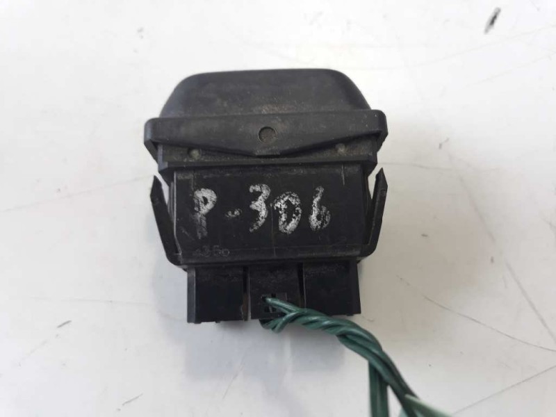 Recambio de mando elevalunas delantero izquierdo para peugeot 306 break 1.9 turbodiesel cat referencia OEM IAM   