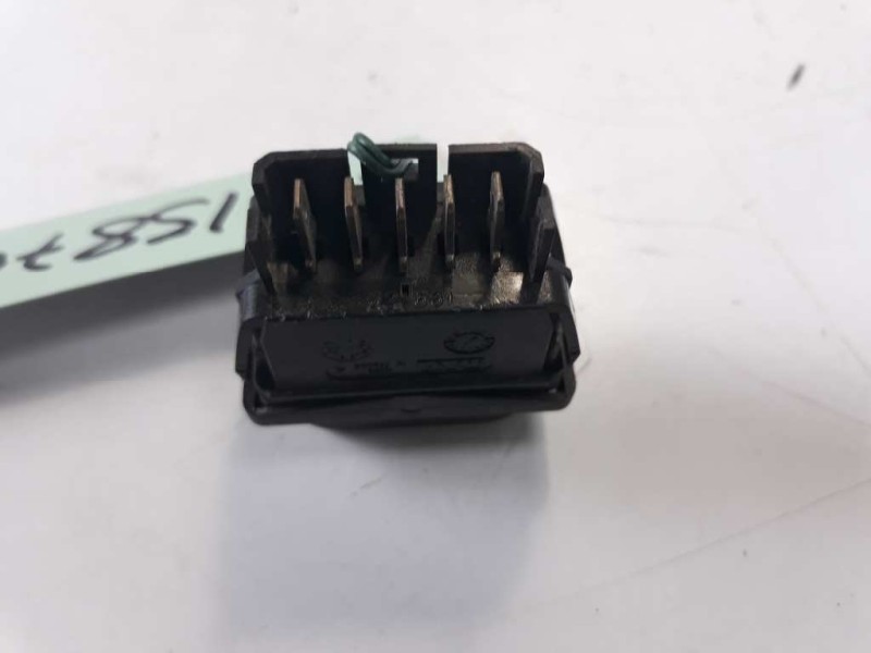 Recambio de mando elevalunas delantero izquierdo para peugeot 306 break 1.9 turbodiesel cat referencia OEM IAM   