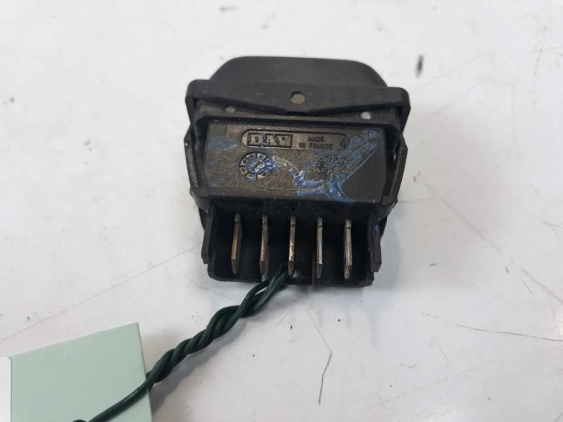 Recambio de mando elevalunas delantero izquierdo para peugeot 306 break 1.9 turbodiesel cat referencia OEM IAM   