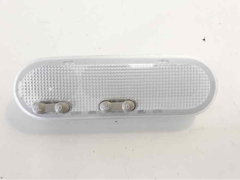 Recambio de luz interior para dacia duster laureate 4x2 referencia OEM IAM 8200073231  