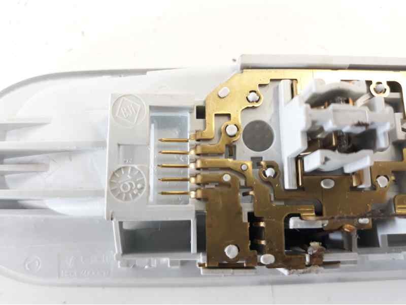 Recambio de luz interior para dacia duster laureate 4x2 referencia OEM IAM 8200073231  