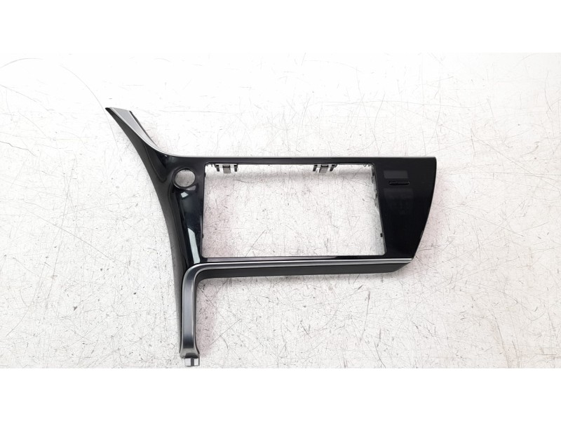 Recambio de moldura para toyota auris active referencia OEM IAM 8391002200  