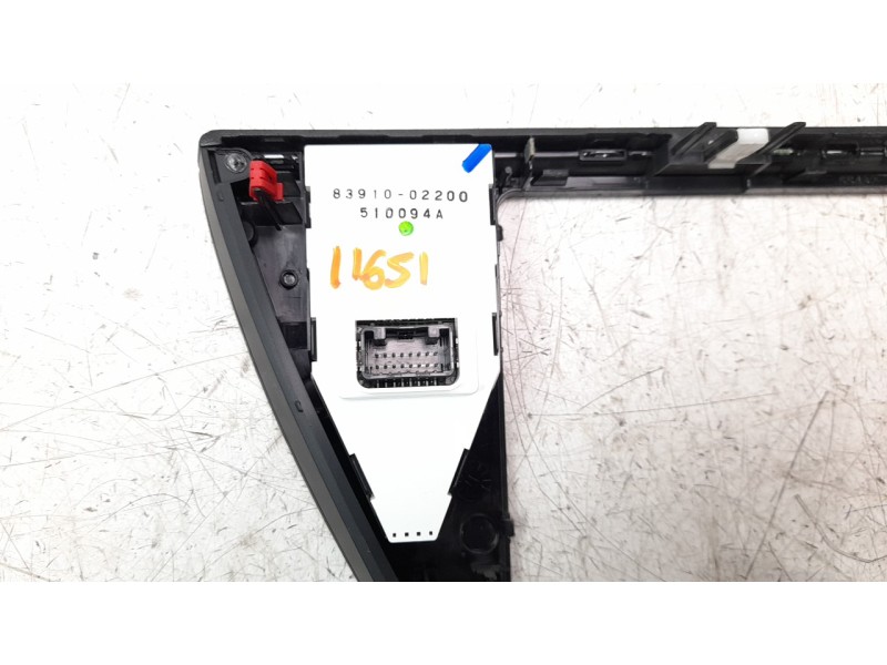 Recambio de moldura para toyota auris active referencia OEM IAM 8391002200  