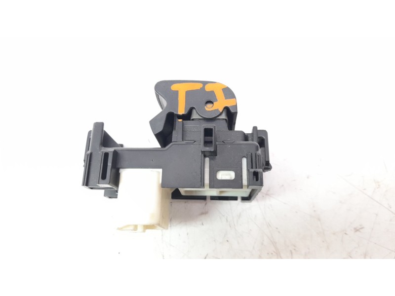 Recambio de mando elevalunas trasero derecho para toyota rav 4 (a3) 2.2 d-4d cat referencia OEM IAM 848100D030 IAF810068 EWSTY00