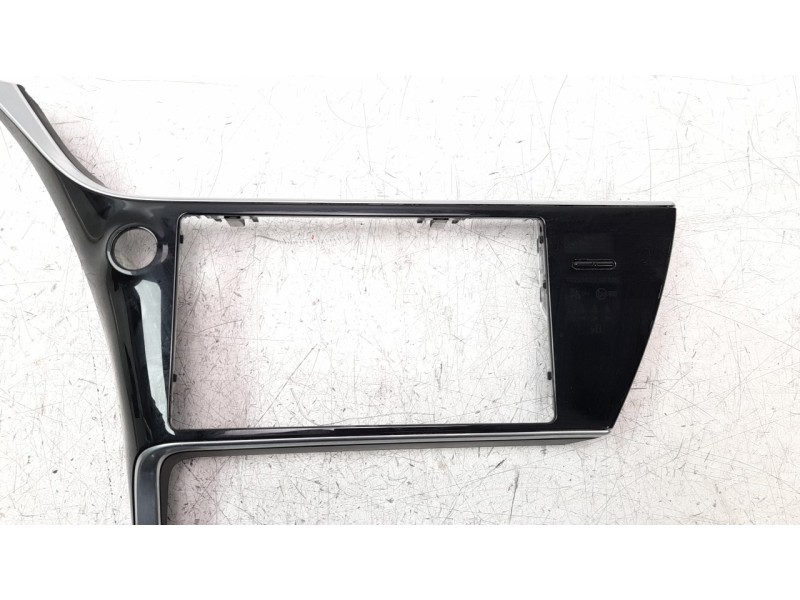 Recambio de moldura para toyota auris active referencia OEM IAM 8391002200  