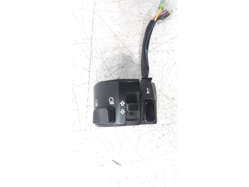 Recambio de piña luces izquierda para yamaha nmax nmax 125 referencia OEM IAM 2DPH39730000  