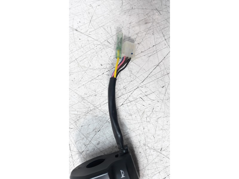 Recambio de piña luces izquierda para yamaha nmax nmax 125 referencia OEM IAM 2DPH39730000  