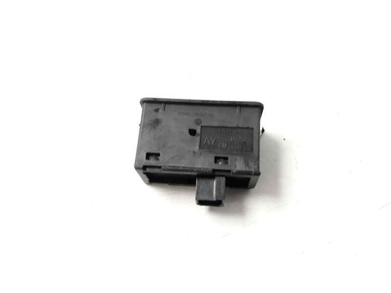 Recambio de mando elevalunas trasero derecho para opel astra h ber. 1.6 16v referencia OEM IAM 13197131  