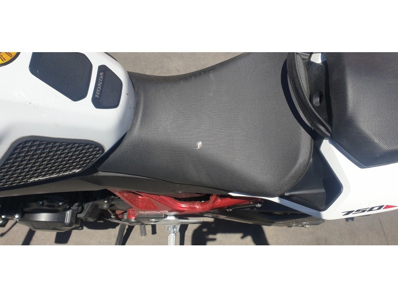 Recambio de asiento para honda cb 750 hornet referencia OEM IAM 77100MLEC00ZA  