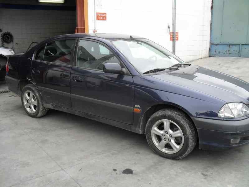 toyota avensis berlina (t 22) del año 2001