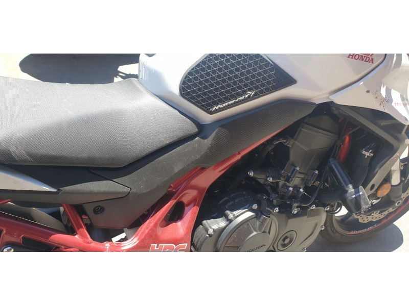 Recambio de moldura para honda cb 750 hornet referencia OEM IAM 83511MLBD00  