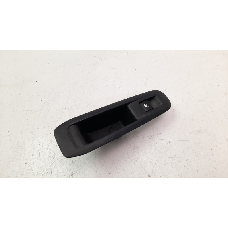Recambio de mando elevalunas trasero derecho para peugeot 308 1.6 16v e-hdi fap referencia OEM IAM 96762292ZD IAF240007 EWSPE043