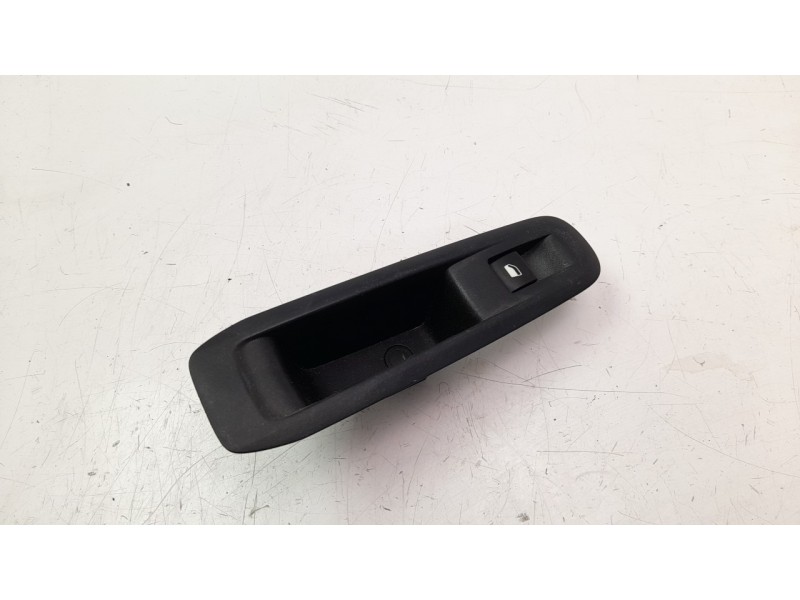 Recambio de mando elevalunas trasero derecho para peugeot 308 1.6 16v e-hdi fap referencia OEM IAM 96762292ZD IAF240007 EWSPE043