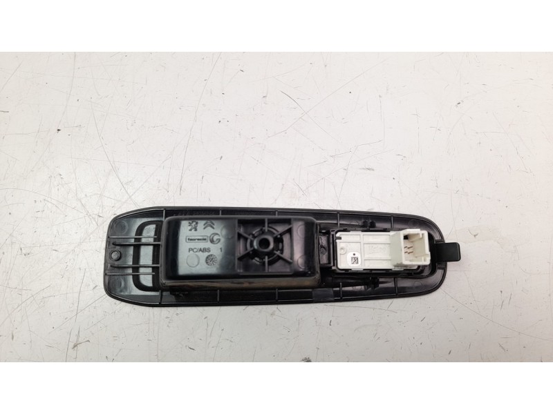 Recambio de mando elevalunas trasero derecho para peugeot 308 1.6 16v e-hdi fap referencia OEM IAM 96762292ZD IAF240007 EWSPE043