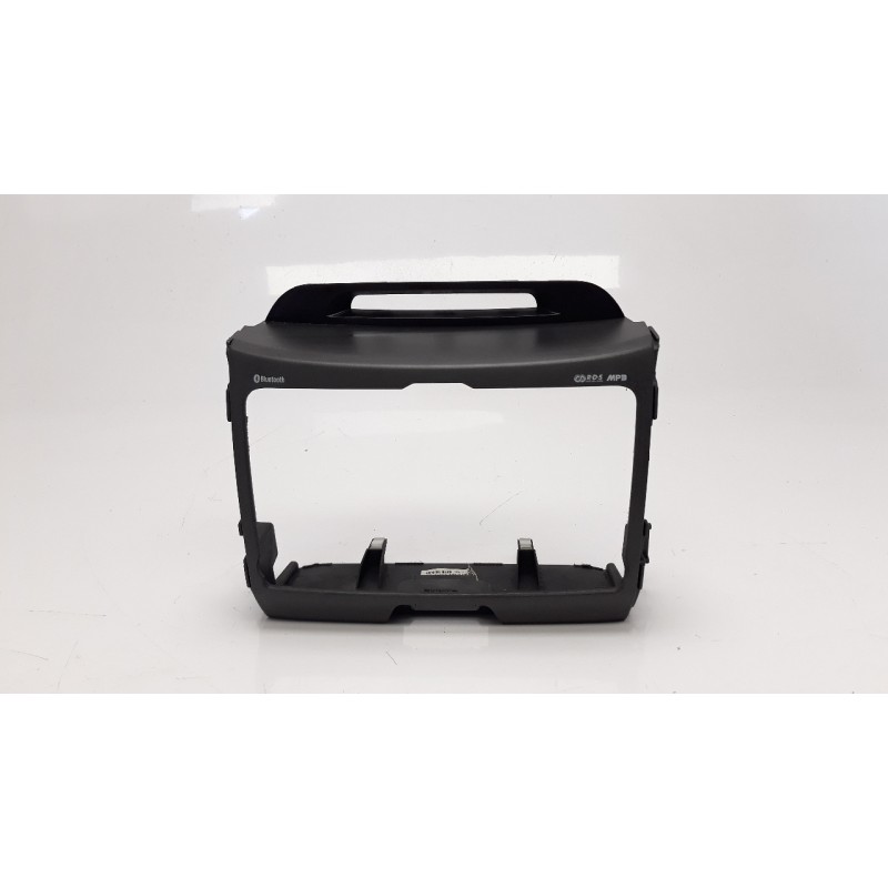 Recambio de moldura para kia sportage emotion 4x4 referencia OEM IAM U097833810  