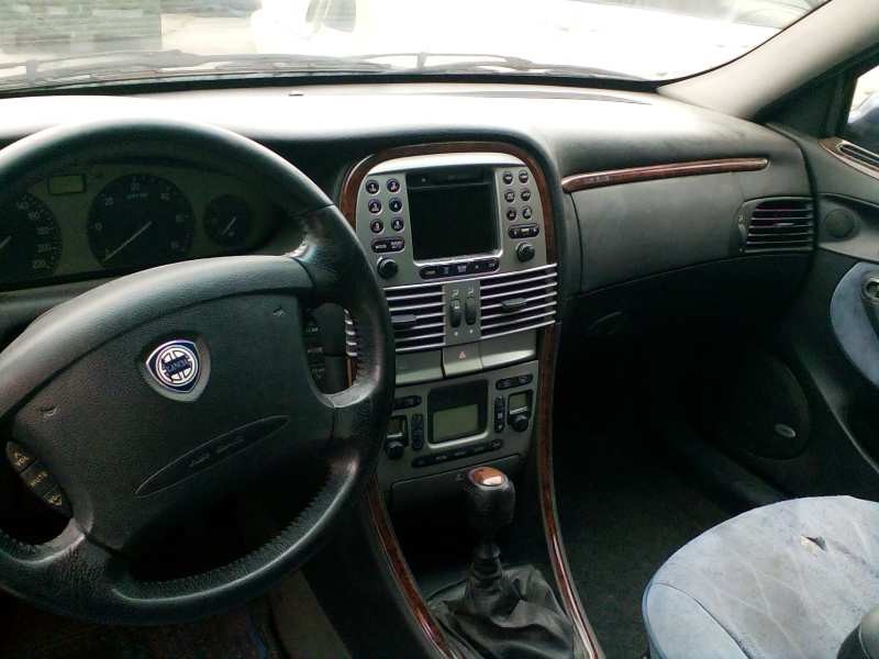 lancia lybra berlina del año 1999