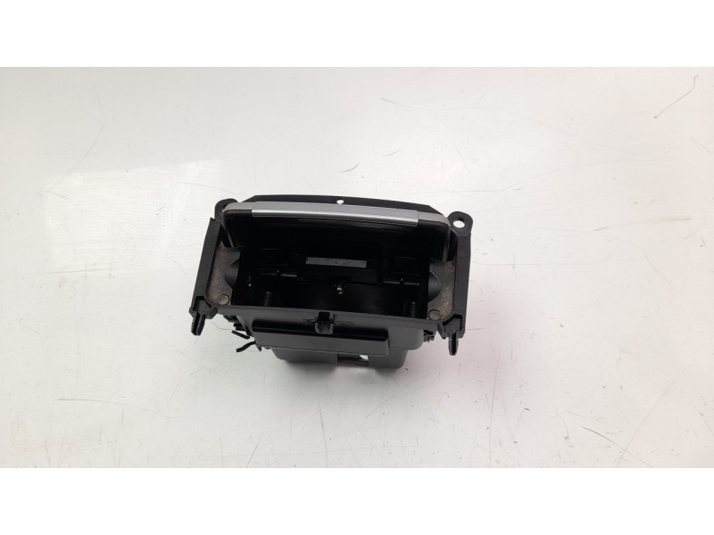 Recambio de cenicero para porsche cayenne (typ 92aa) 4.8 v8 cat referencia OEM IAM 7P5857273B  