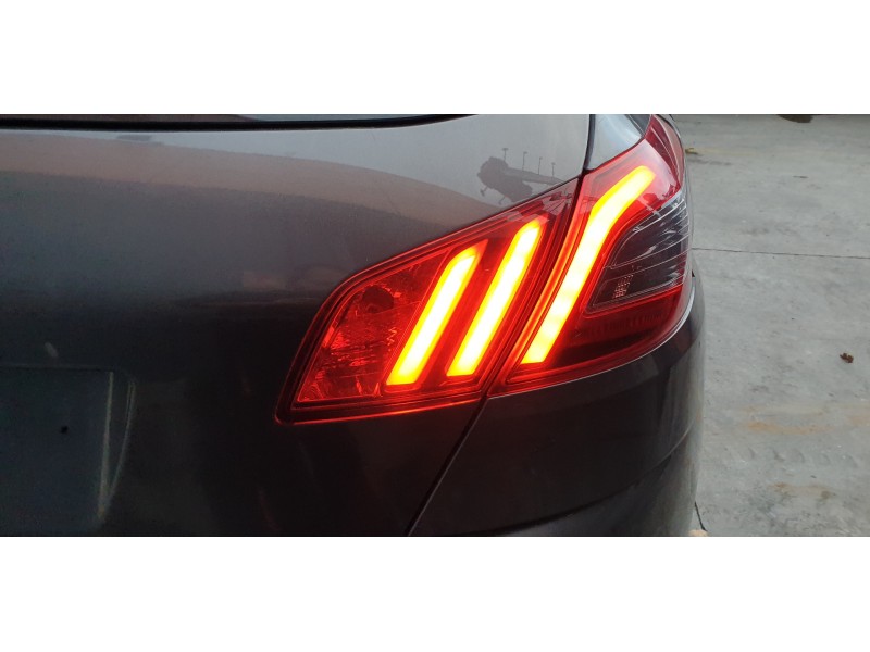 Recambio de piloto trasero derecho interior para peugeot 308 1.6 16v e-hdi fap referencia OEM IAM 9677818280 103F17461772 