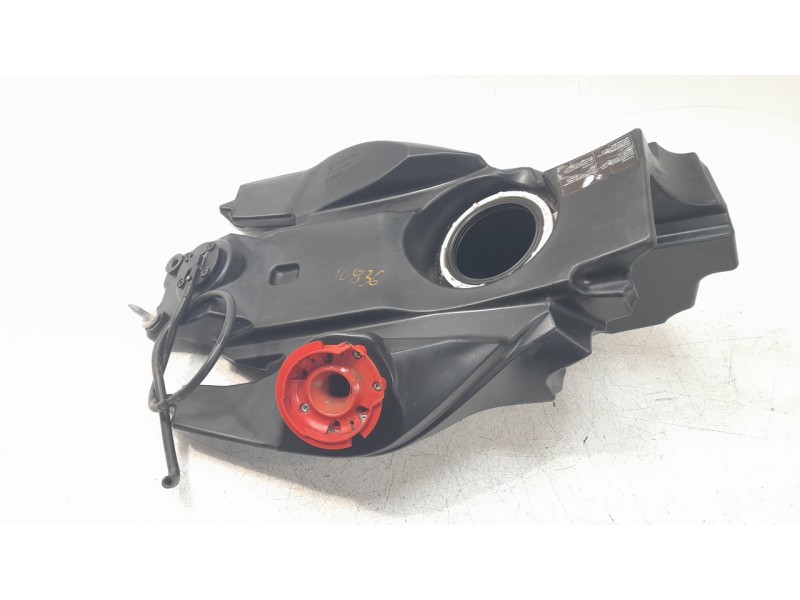 Recambio de deposito combustible para bmw f 800 r referencia OEM IAM 16118529408  