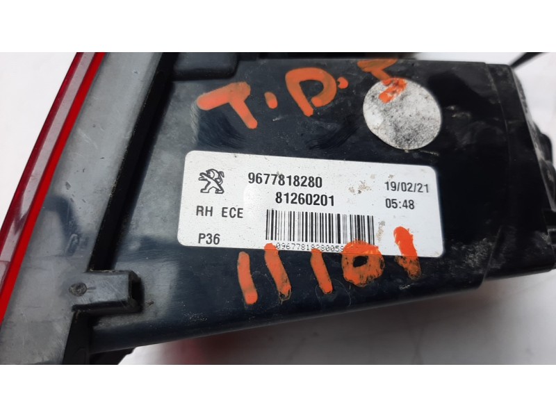 Recambio de piloto trasero derecho interior para peugeot 308 1.6 16v e-hdi fap referencia OEM IAM 9677818280 103F17461772 