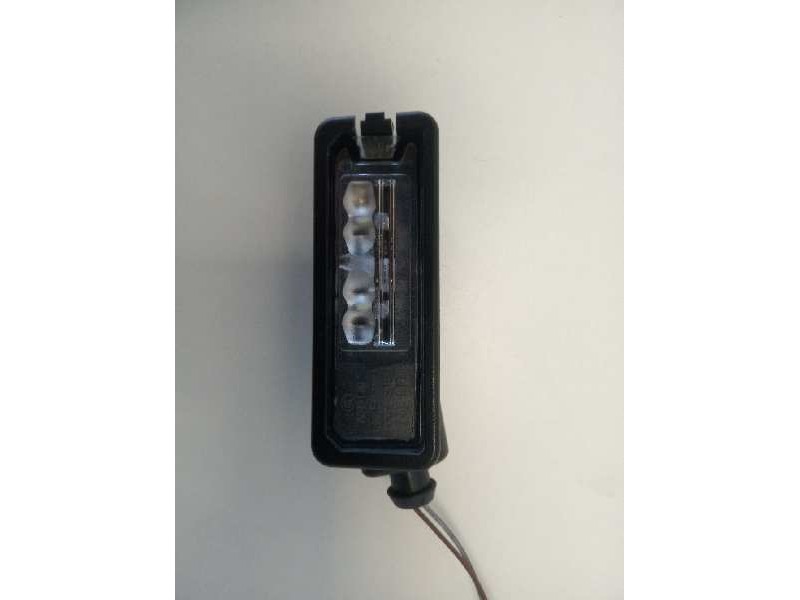 Recambio de piloto matricula para volkswagen polo edition referencia OEM IAM 1K8943021D  