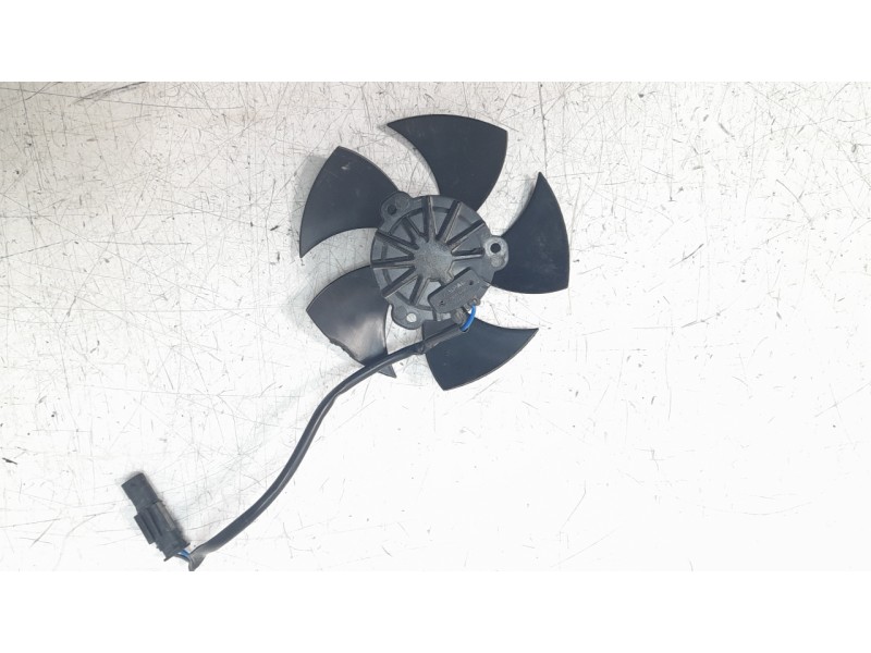 Recambio de electroventilador para bmw f 800 r referencia OEM IAM 17118528880 20102004A 