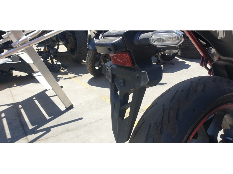 Recambio de portamatriculas para honda cb 750 hornet referencia OEM IAM 80100MKPD00ZA  