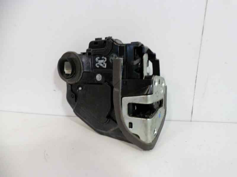 Recambio de cerradura puerta trasera izquierda para toyota auris luna referencia OEM IAM   