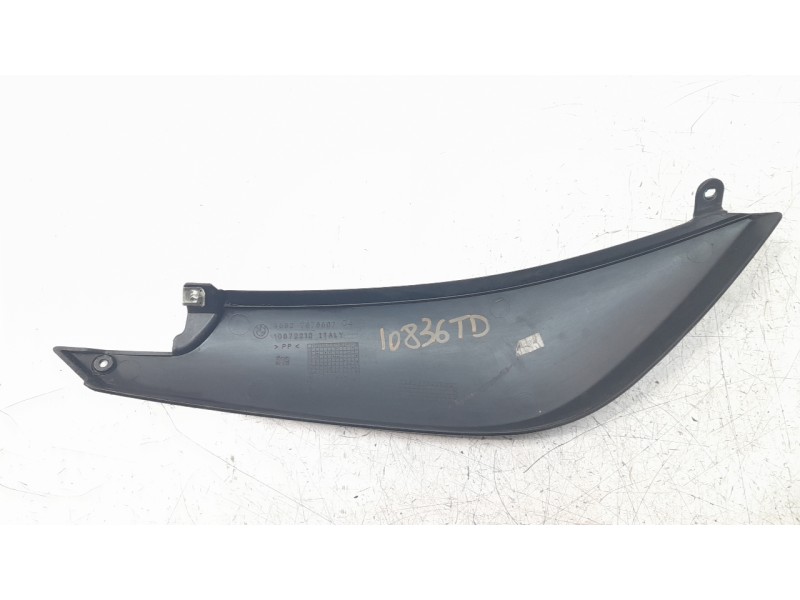 Recambio de moldura para bmw f 800 r referencia OEM IAM 46627678607  