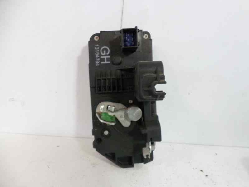 Recambio de cerradura puerta trasera derecha para opel meriva enjoy referencia OEM IAM 13154794  